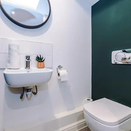 Stunning House Manchester With Parking - Sleeps 10 - By Purestay Short Lets & Failsworth