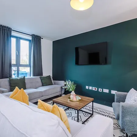 Stunning House Manchester With Parking - Sleeps 10 - By Purestay Short Lets & * Failsworth