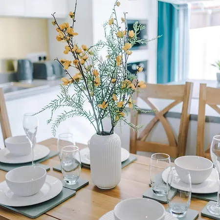 Stunning House Manchester With Parking - Sleeps 10 - By Purestay Short Lets & Failsworth
