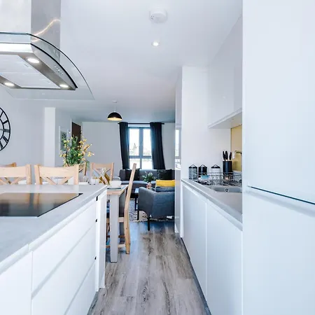 Stunning House Manchester With Parking - Sleeps 10 - By Purestay Short Lets & *