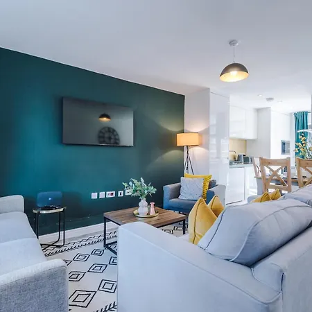 Stunning House Manchester With Parking - Sleeps 10 - By Purestay Short Lets & Guest house *