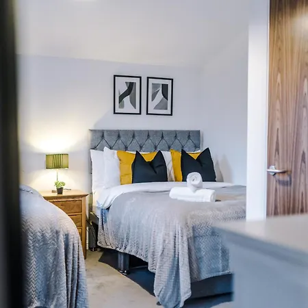 Stunning House Manchester With Parking - Sleeps 10 - By Purestay Short Lets & *
