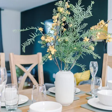Stunning House Manchester With Parking - Sleeps 10 - By Purestay Short Lets & Guest house *