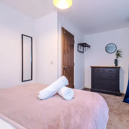 Stunning House Manchester With Parking - Sleeps 10 - By Purestay Short Lets & Guest house *