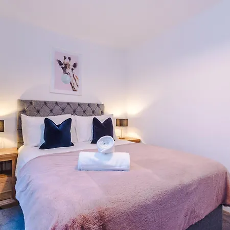Stunning House Manchester With Parking - Sleeps 10 - By Purestay Short Lets &