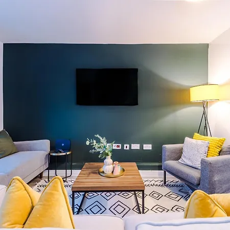 Stunning House Manchester With Parking - Sleeps 10 - By Purestay Short Lets & Guest house *