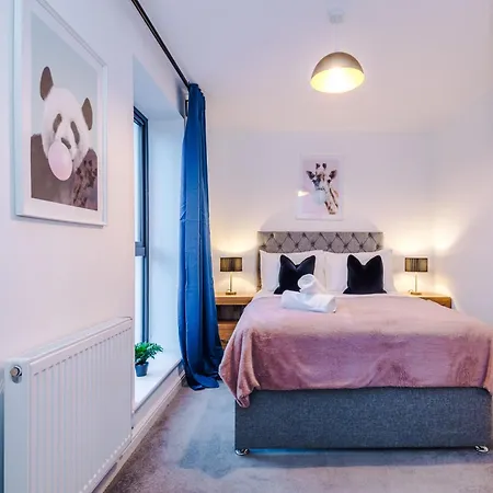 Stunning House Manchester With Parking - Sleeps 10 - By Purestay Short Lets & *