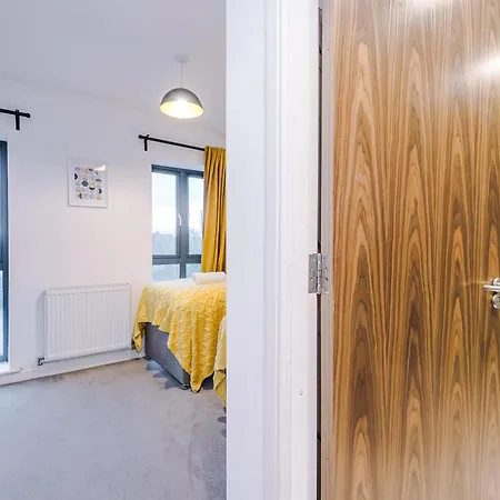 Stunning House Manchester With Parking - Sleeps 10 - By Purestay Short Lets & Guest house *