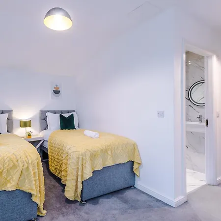 Stunning House Manchester With Parking - Sleeps 10 - By Purestay Short Lets & *