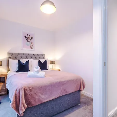 Stunning House Manchester With Parking - Sleeps 10 - By Purestay Short Lets & Failsworth