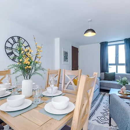 Stunning House Manchester With Parking - Sleeps 10 - By Purestay Short Lets & *