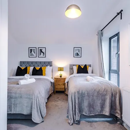Stunning House Manchester With Parking - Sleeps 10 - By Purestay Short Lets & *