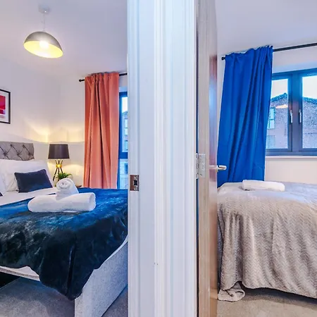 Stunning House Manchester With Parking - Sleeps 10 - By Purestay Short Lets & Guest house *