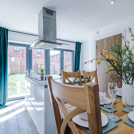Stunning House Manchester With Parking - Sleeps 10 - By Purestay Short Lets & * Failsworth
