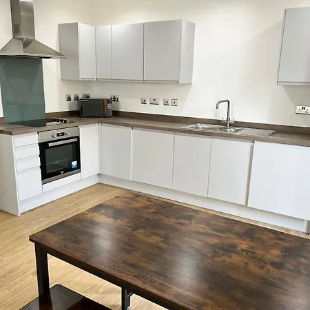 Lovely 2 Bedroom In *