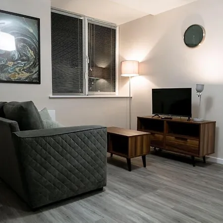 1bed Apartment, Free Parking For Two, Long Term Discounts Manchester