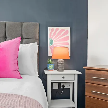 With Balcony & Secure Parking Apartment Manchester