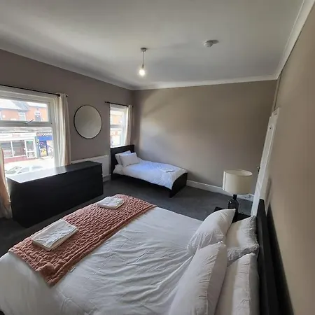 Lägenhet 4 Bedroom House, 8 Min To City! Manchester
