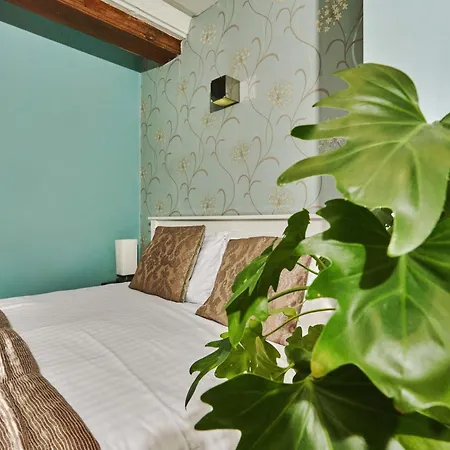 Lushpads 4* Manchester