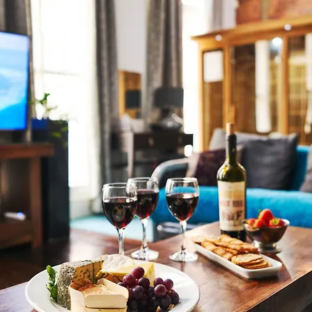 Bed & Breakfast Lushpads 4*