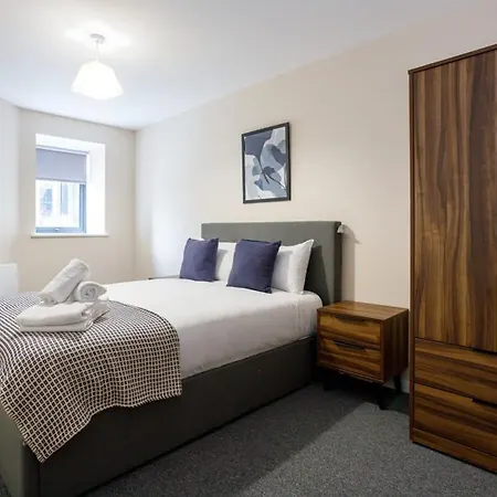 Modern 2 Bedroom Apartment