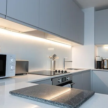 Stunning 2 Bedroom Appartamento