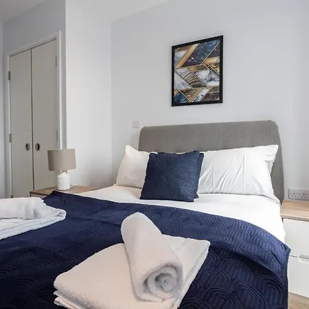 Stunning 2 Bedroom *