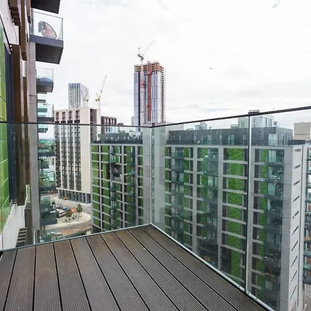 Stunning 2 Bedroom *