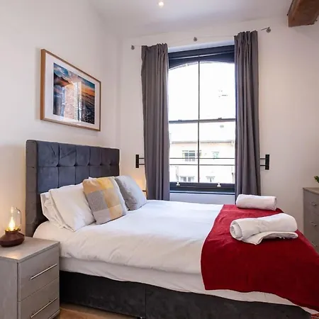 Superb 2bed 2bath 5min Walk To Victoria Station Apartmán