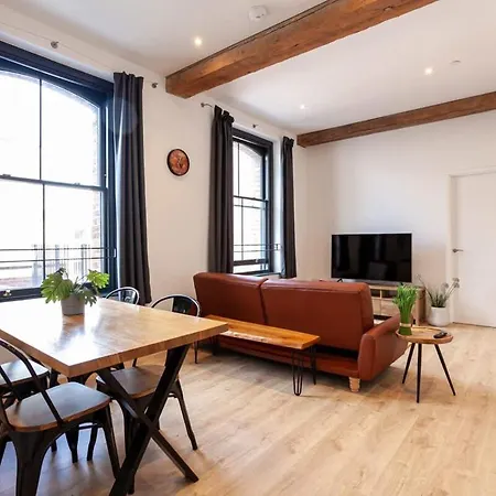 Superb 2bed 2bath 5min Walk To Victoria Station Manchester