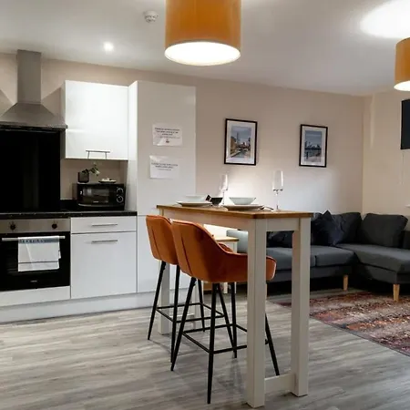 Modern 1 Bedroom In *