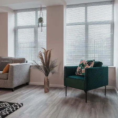 Contemporary 2 Bed - Sleeps 4 *