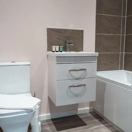 Contemporary 2 Bed - Sleeps 4 * Manchester