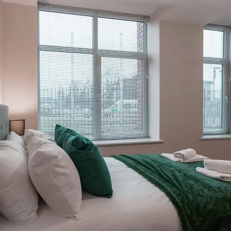 Apartment Modern 2 Bed In - Sleeps 4 *