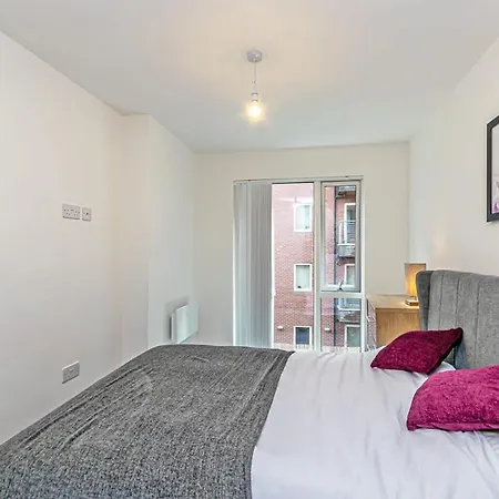 Contemporary 2 Bed In * Манчестер