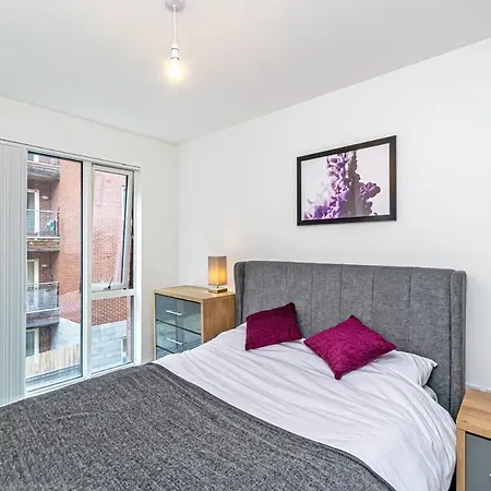 Contemporary 2 Bed In Апартаменты