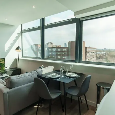 Modern Near Old Trafford Apartmán