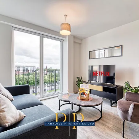 The Middlewood Plaza - By Parydise - Business Or Leisure Stays, Location, Sleeps 4, Salford Manchester