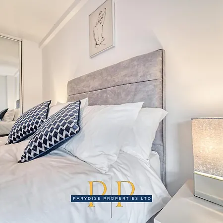 The Middlewood Plaza - By Parydise - Business Or Leisure Stays, Location, Sleeps 4, Salford Διαμέρισμα *