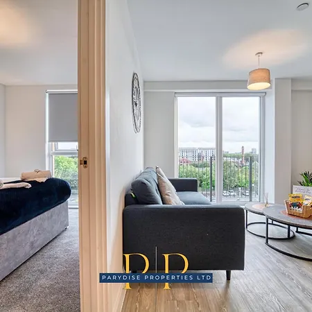 Apartment The Middlewood Plaza - By Parydise - Business Or Leisure Stays, Location, Sleeps 4, Salford