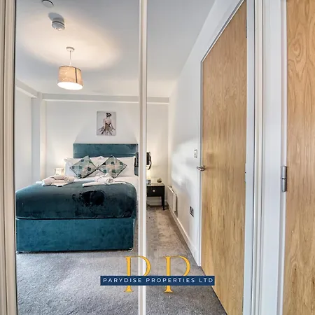 The Middlewood Plaza - By Parydise - Business Or Leisure Stays, Location, Sleeps 4, Salford Apartment Manchester