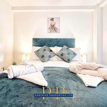 The Middlewood Plaza - By Parydise - Business Or Leisure Stays, Location, Sleeps 4, Salford *