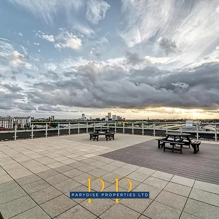 The Middlewood Plaza - By Parydise - Business Or Leisure Stays, Location, Sleeps 4, Salford *