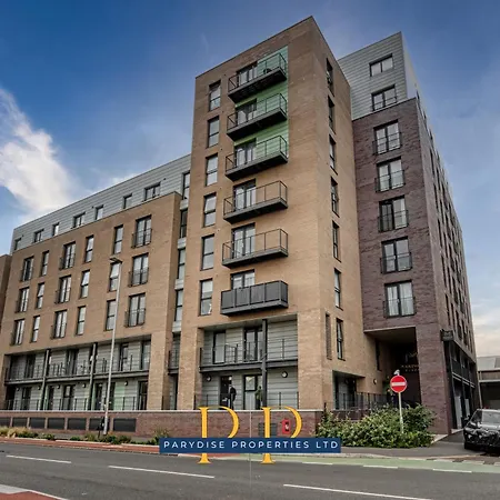 The Middlewood Plaza - By Parydise - Business Or Leisure Stays, Location, Sleeps 4, Salford شقة مانشستر