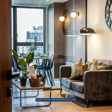 公寓 Skyline Haven - Modern 1br Retreat For 2 With Rooftop Access By Parydise