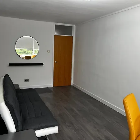 Stylish Stays - Luxury For 3 Apartament