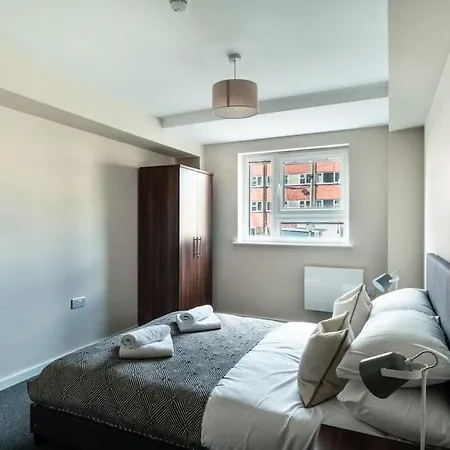Spacious & Modern 2 Bed In