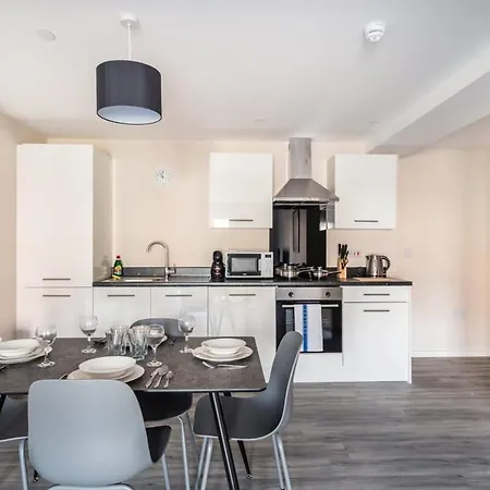 شقة Spacious & Modern 2 Bed In مانشستر