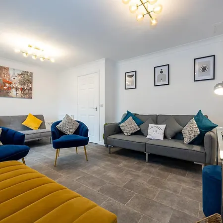 Long Term Bookings With Driveway - Sleeps 14 Apartment