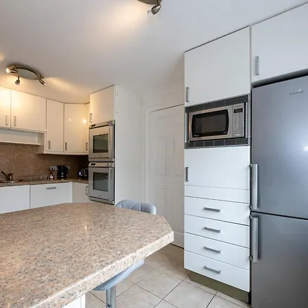Long Term Bookings With Driveway - Sleeps 14 Appartement *